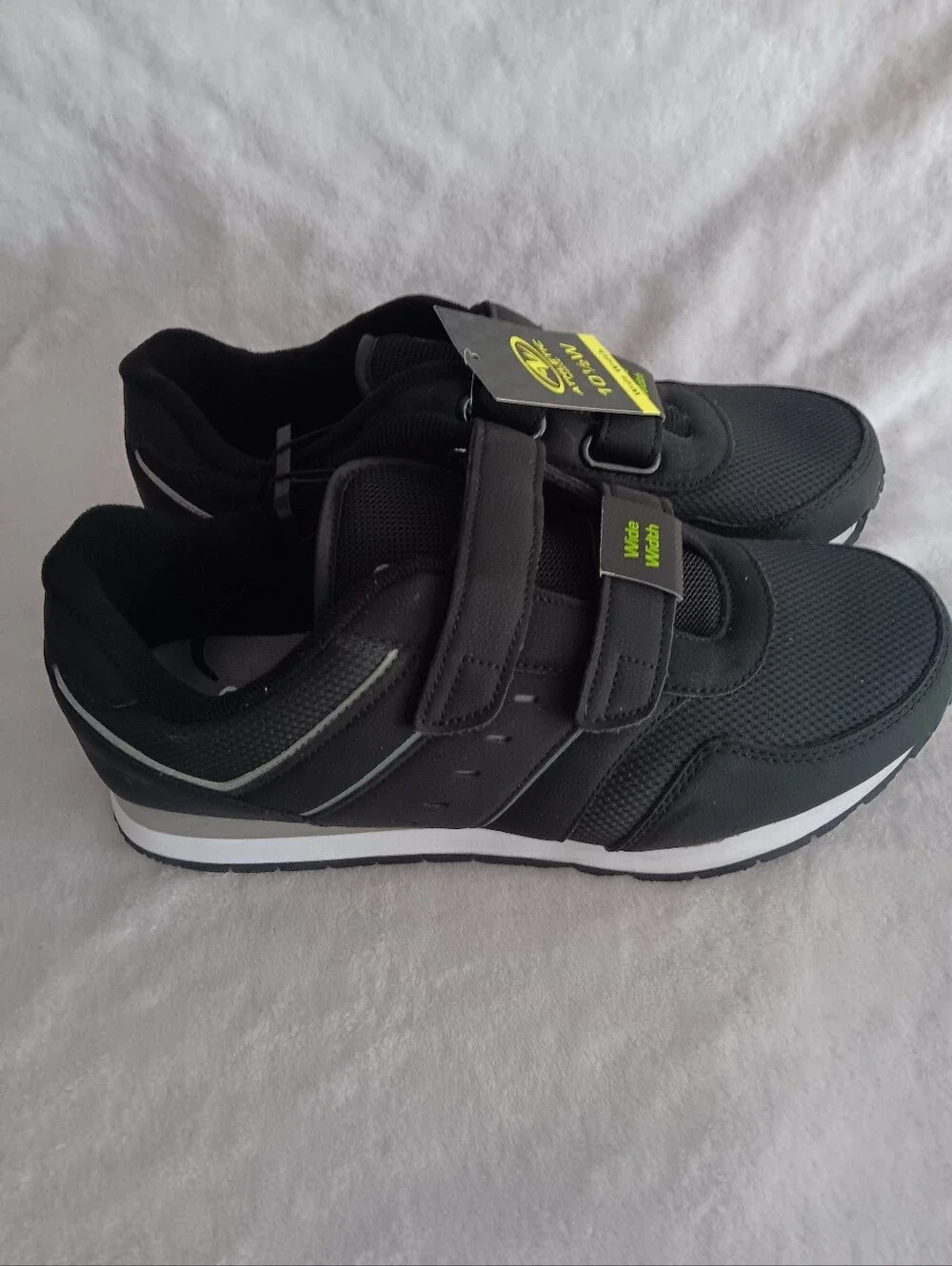 NWT Mens shoes Athletic Works 10.5 Wide